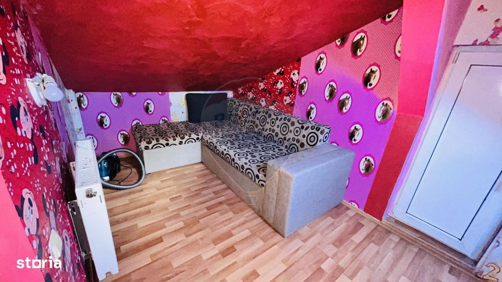 Apartament cu 3 camere de vânzare în zona Rogerius