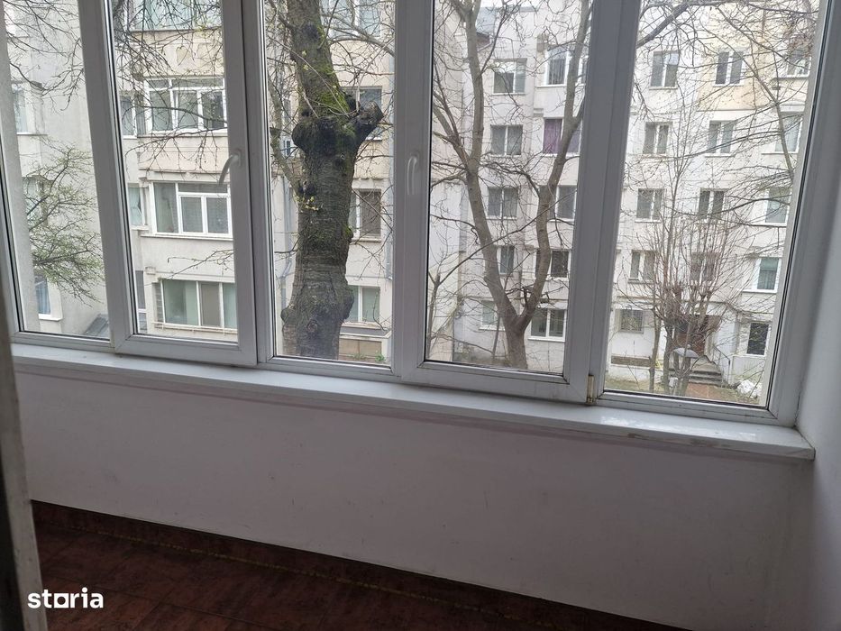 De vanzare apartament 3 camere decomandat etaj 1 George Enescu,Suceava