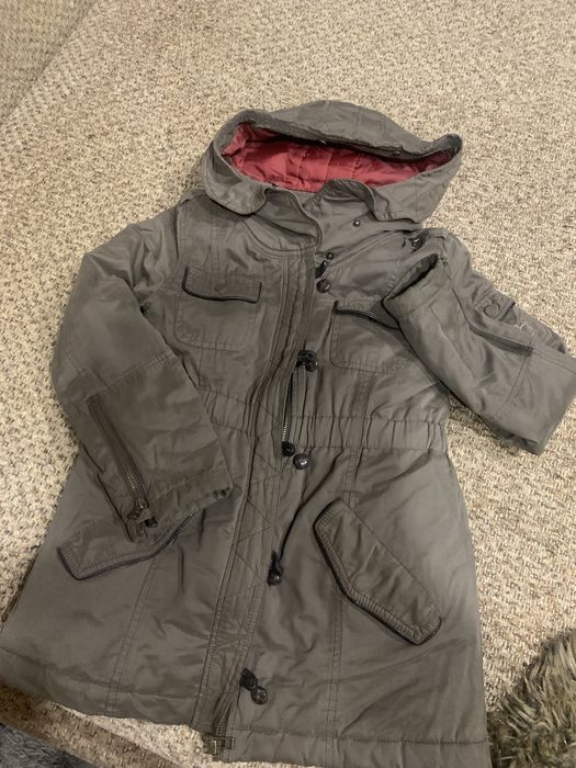 Продаю куртки на девочку