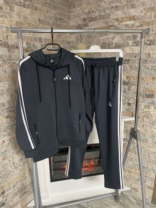 Trening bărbătesc cu glugă sport Adidas