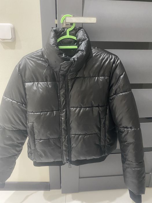 Продам куртку женскую.