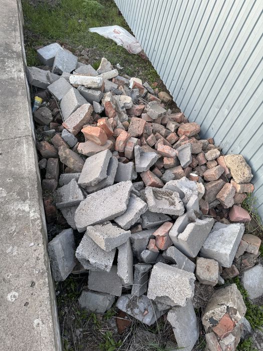 Буткамен сатылады.