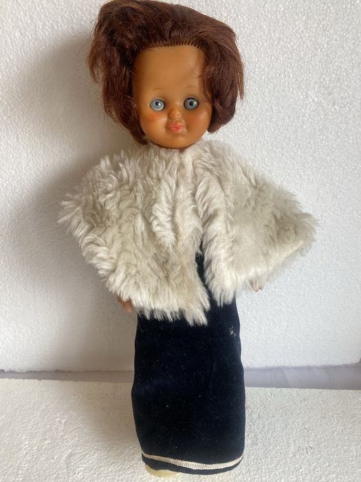 Papusa roscata cu ochi albastri