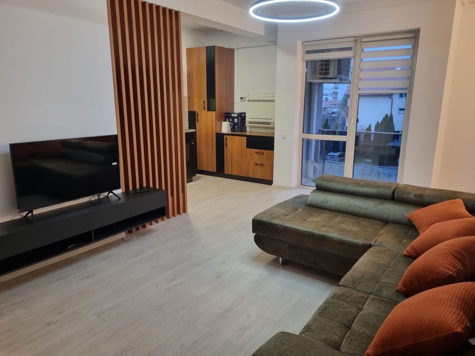 Inchiriez apartament 2 camere de Untold