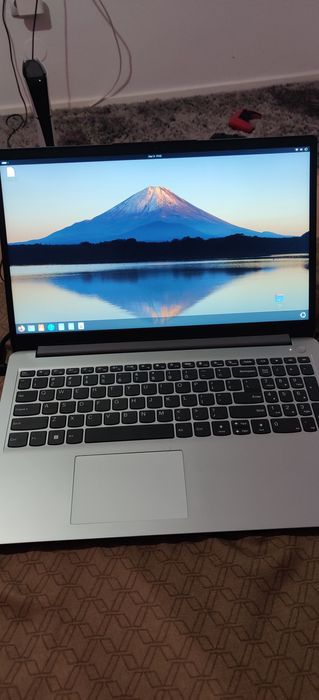 Vând Laptop Lenovo IdeaPad 1 15AMN7 cu procesor AMD Ryzen™ 3 73