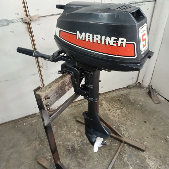 Vând motor de barca marca Mariner
