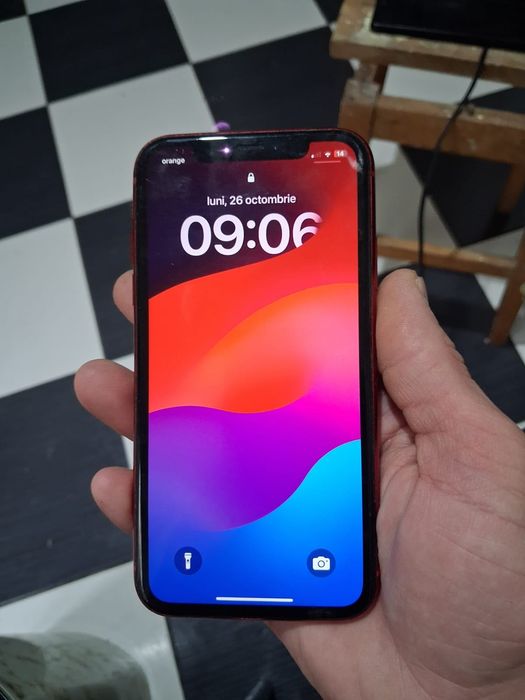 Vând iPhone XR,urme normale de uzura!