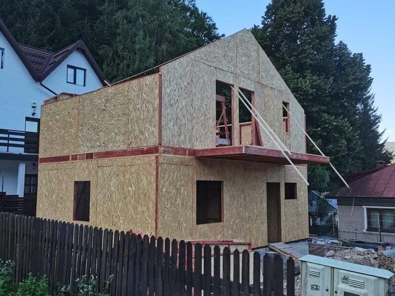 Construim căsuțe din lemn