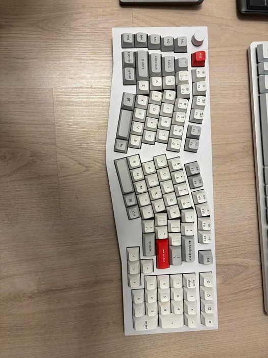 Vand colectie de tastaturi high-end