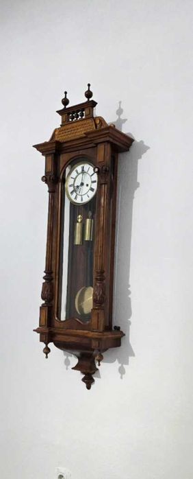 Ceas vechi de perete cu 2 greutati