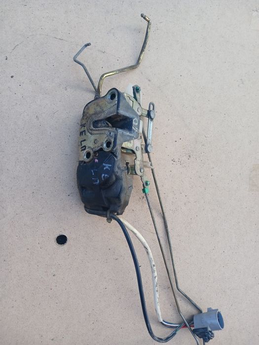 Замок двери Тоета Карина Е левый