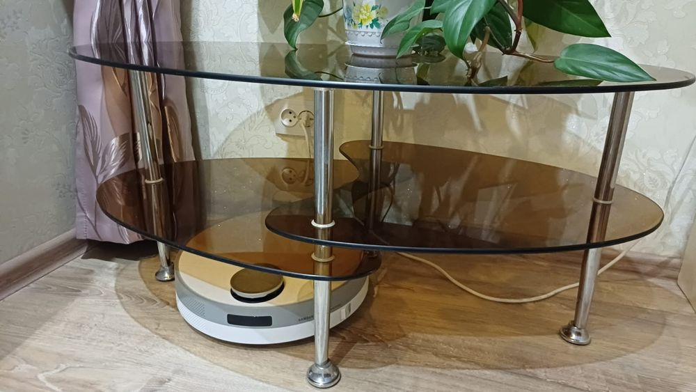 Продам стеклянный стол