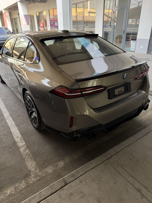 BMW i5 35L srochno