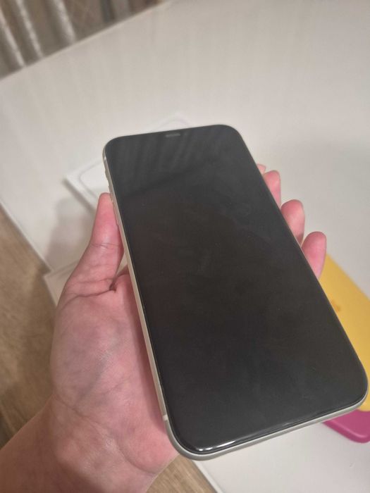 Apple iPhone 11 бял цвят
