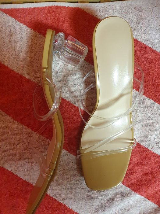 Papuci eleganți pentru femei, nou-nouți, numar mare