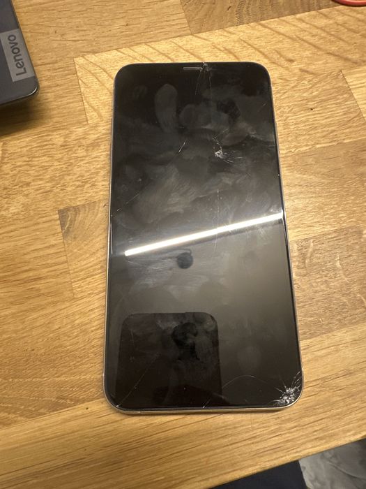 Продавам iphone XS MAX