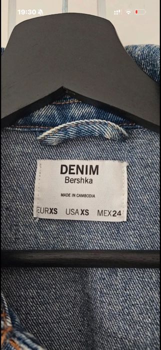 Jacheta de denim blug