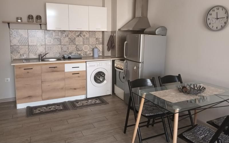 Дава се под наем Двустаен апартамент в Пловдив, Кършияка - 70 кв.м за 400 € - Снимка #1