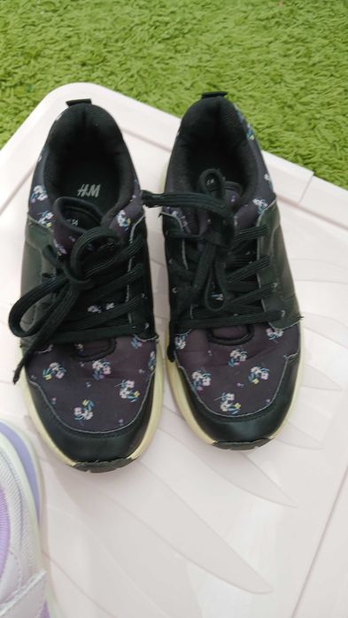 Adidasi pentru joaca mas34 Lefties si H&M