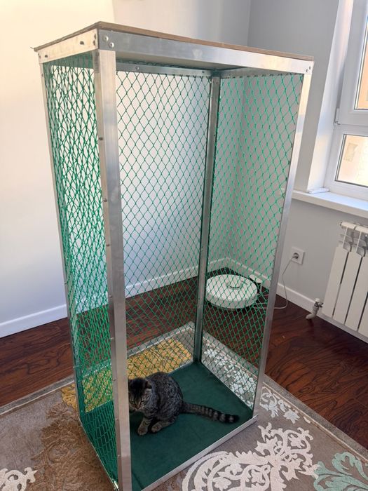 Балкон для кошки на окно