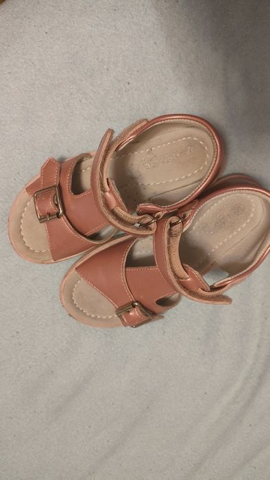 Детскии сандалии