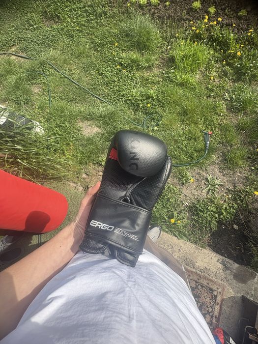 sac de box cu tot cu manusi noi