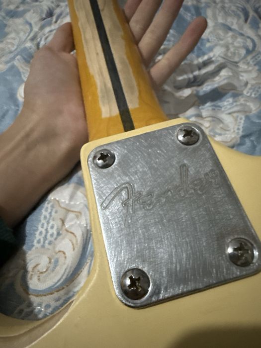 Электрогитара fender strat + кейс