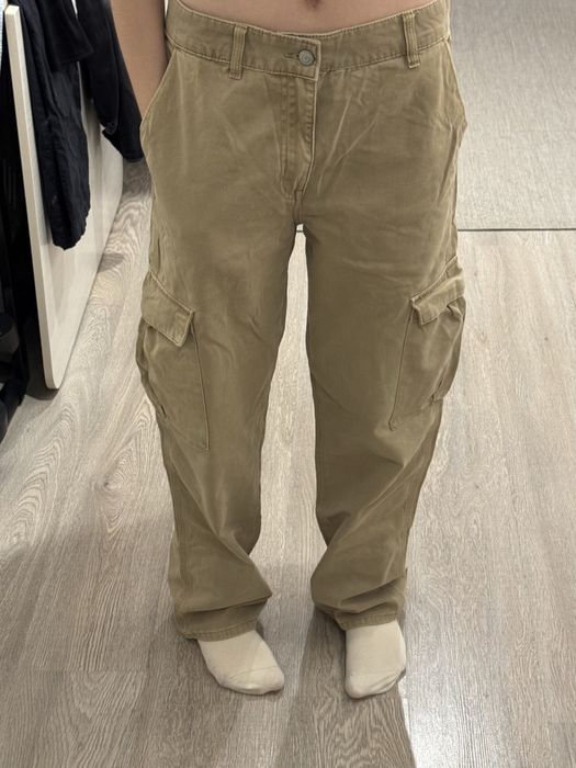 продам бежевые карго штаны pull&bear