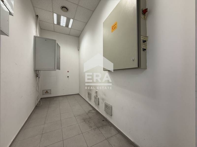 Търговски обект под наем на централна локация в кв. Надежда