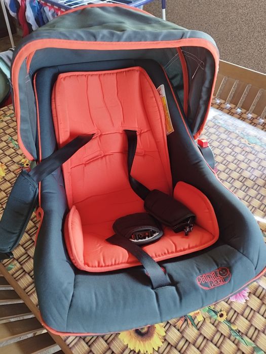 Se vinde scaun auto