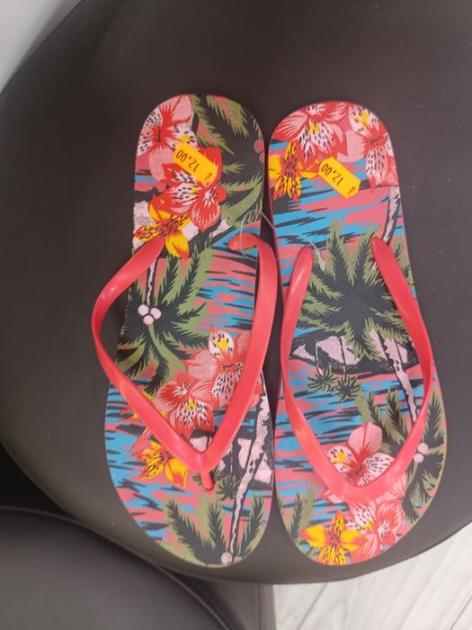 Vand lot 100 de perechi de slapi de plaja - lichidare de stoc