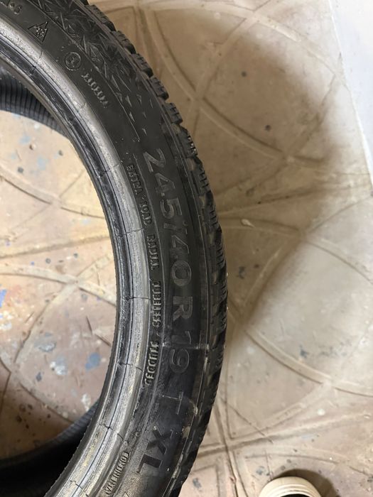 Продам шины Continental ice contact 3 245/40 R19