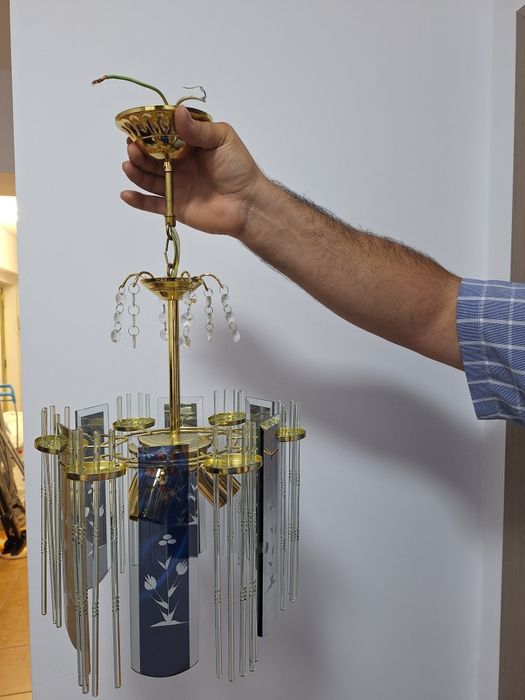 Lustra moderna cu elemente de cristal