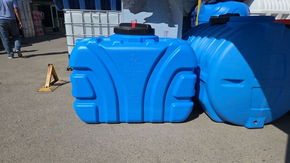 İchimlik suvi uchun bochkalar