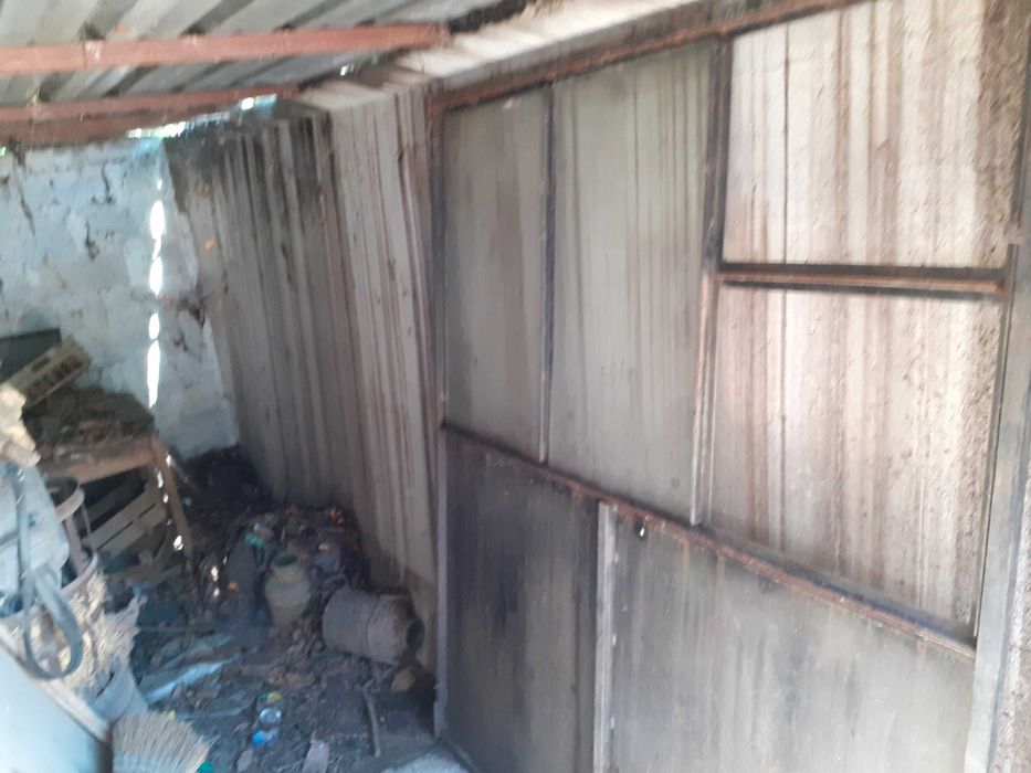 Масивна метална врата