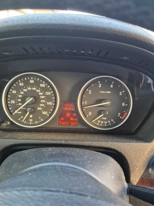 Автомобил джип бмв