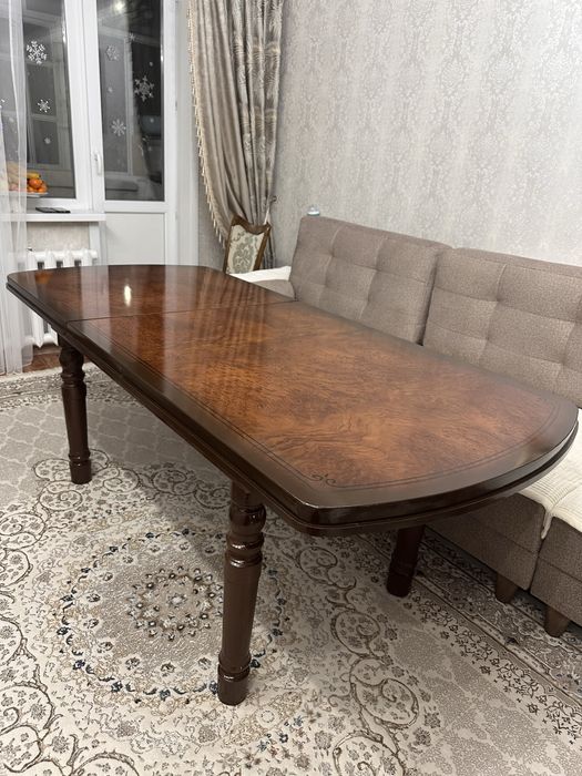 Стол раздвижной.