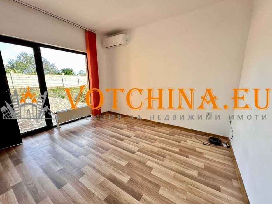 Двуетажна къща с просторен двор в село Соколово!