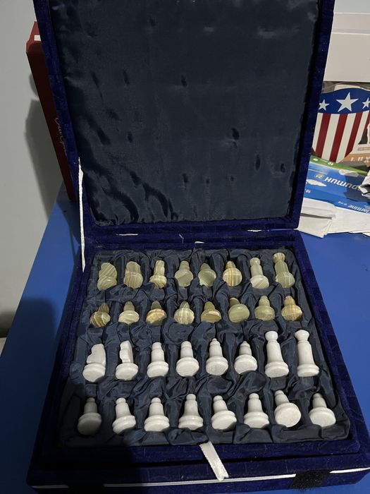 Шах с фигури от оникс