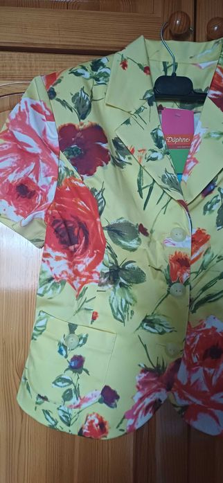 Разкошно Сако на DAPHNE с красив цветен принт! НОВО с Етикет!
