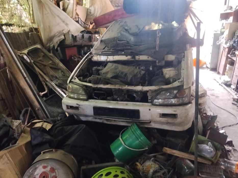 Продам машину Nissan prairie