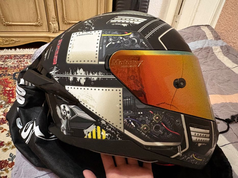 Мотоциклетный шлем GSB с зеркальным визором (почти новый)