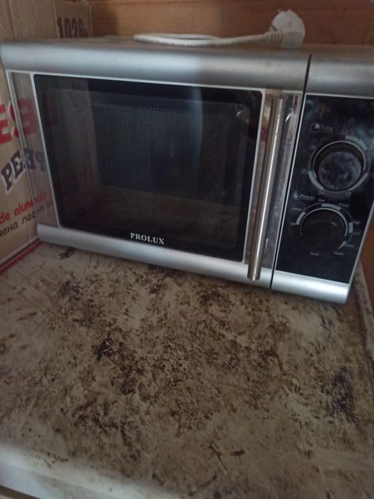 Продавам микровълнова фурна