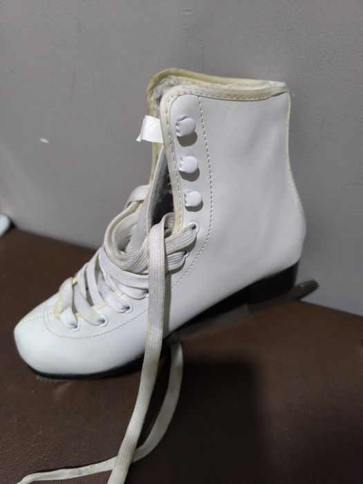 Продам коньки для девочки