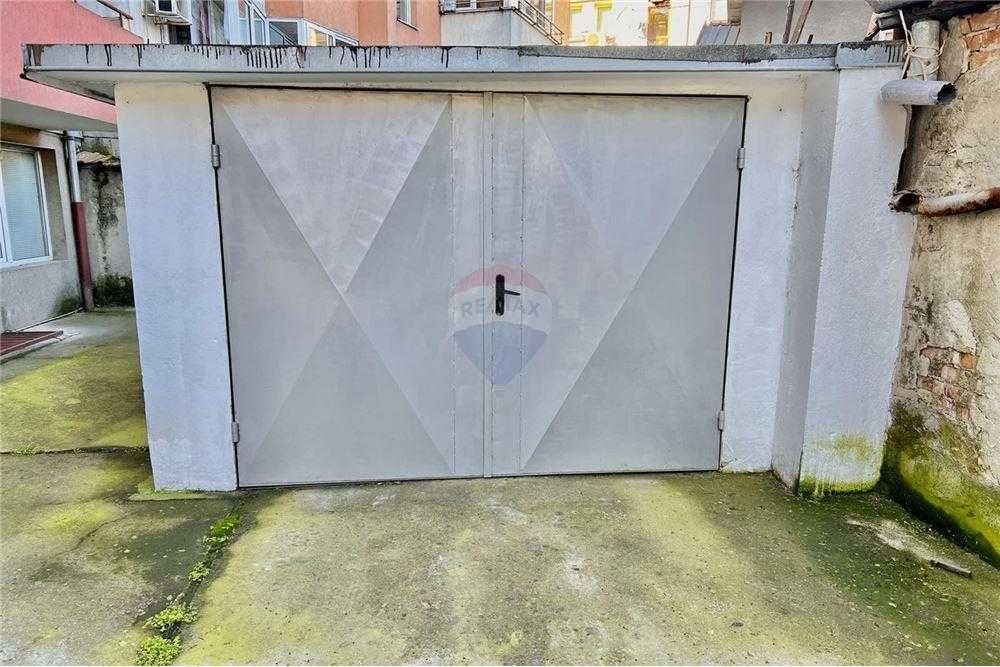 Продава се Гараж / Паркомясто в Русе, Център - 18 кв.м за 1384 €/кв.м - Снимка #2