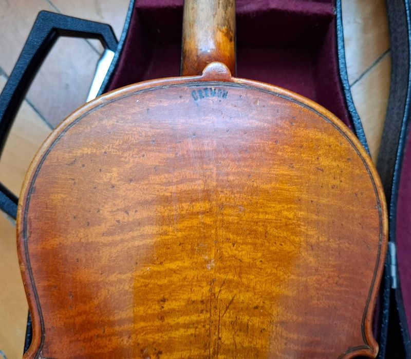 Vând vioară 4/4 copie Stradivarius stare foarte bună