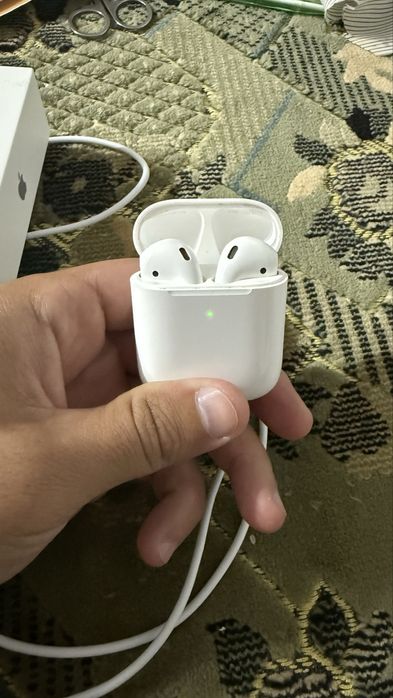 AirPods with Wireless Charging Case
