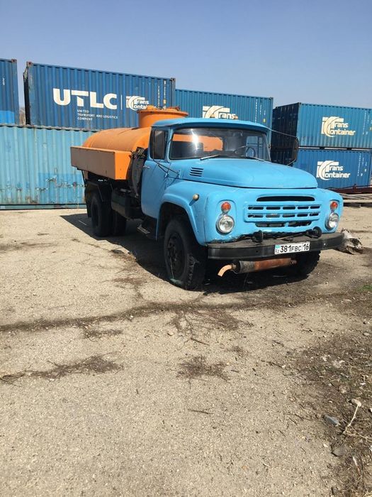 Бензовоз в хорошем состоянии