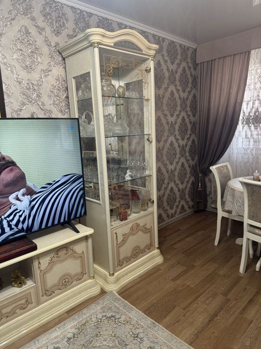 Тумба с ветринами