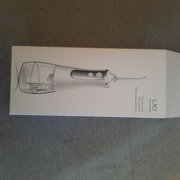 Ирригатор для полости рта.